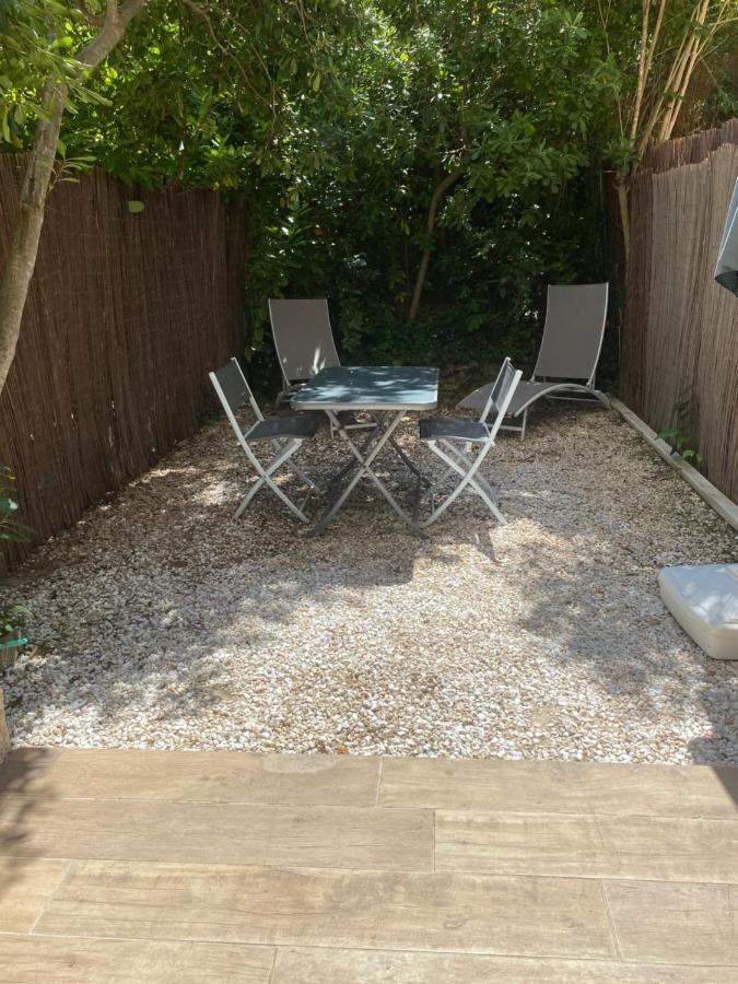 Little Garden Apartment Сен Сир сюр Мер Екстериор снимка