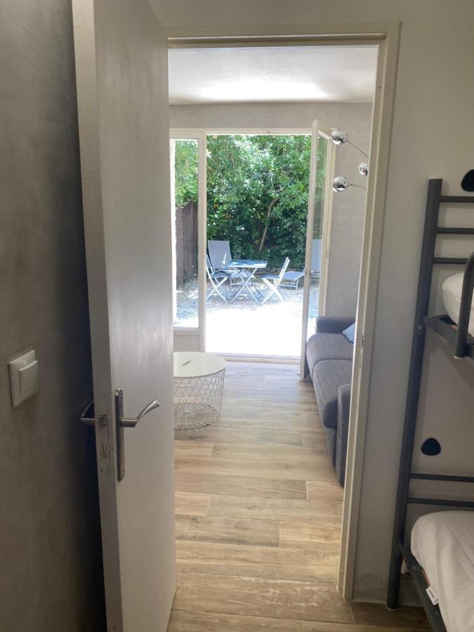 Little Garden Apartment Сен Сир сюр Мер Екстериор снимка